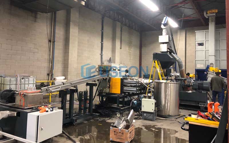 900-1100kg/h PET Bottle Flakes Recycling Line in Canada