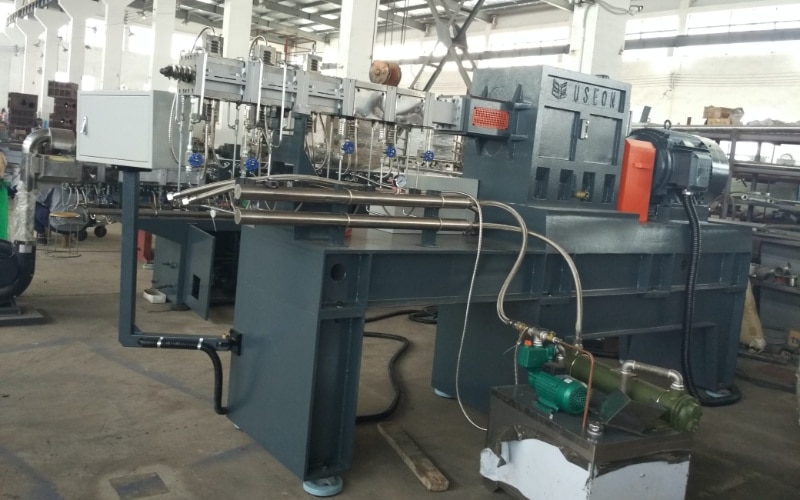 300kg/h Thermosets Compounding Line in China