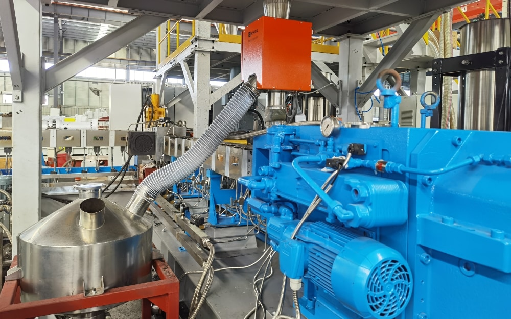 Tire Rubber Devulcanization and Compounding Extruder